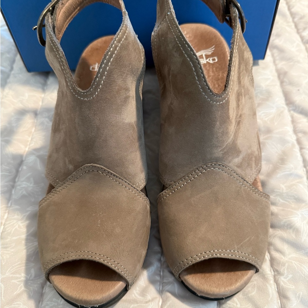 Stylish Women's Peep-Toe Sandals